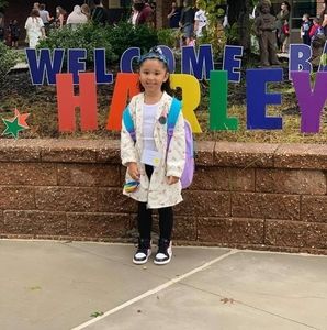 Meet your Posher, Lois